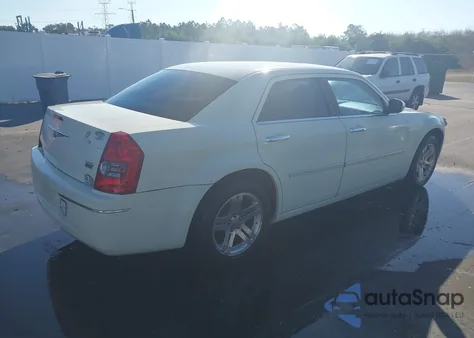 2010 Chrysler 300 Touring z USA, uszkodzony, nr VIN 2C3CA4CD5AH329357